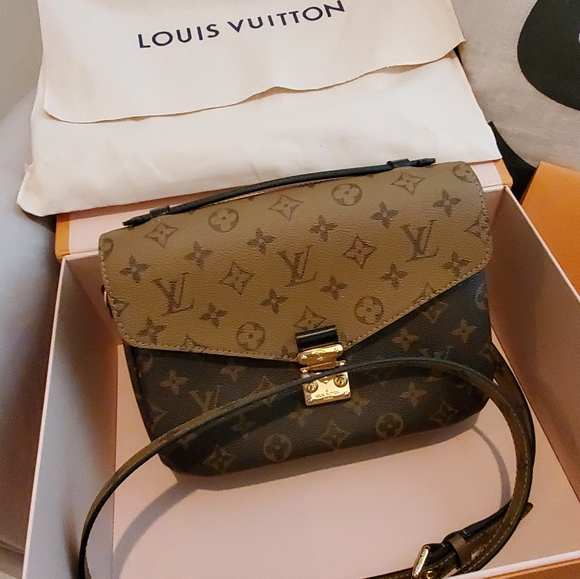 Louis Vuitton Reverse Metis Pochette - Picture 2 of 8